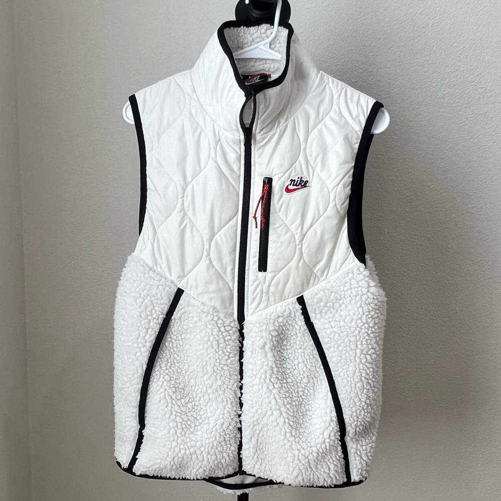 Nike Men’s NSW Sherpa Heritage Insulated Vest Loose Fit White size XS